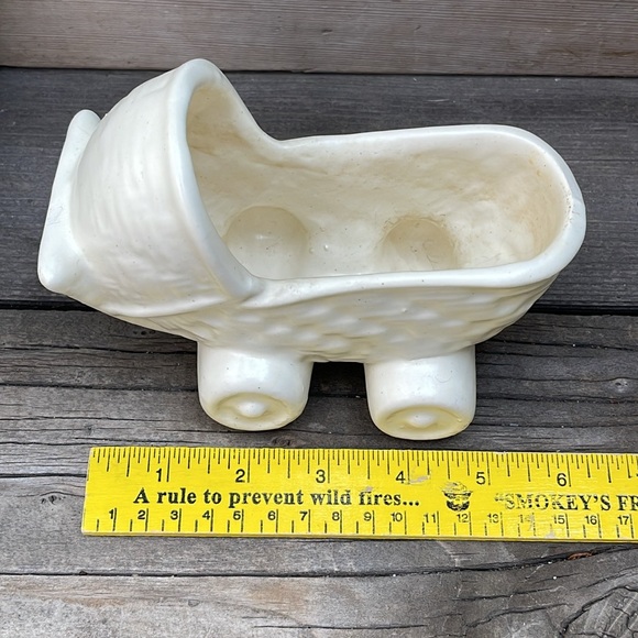 Vintage White Pottery Baby Shoe and Bassinet Indoor Planters :: Lot of 2 - Picture 13 of 16